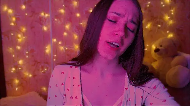 Snapshot of fluffy_kitty_ chatting on 02.24.26 fluffy kitty online show from 02.24.26