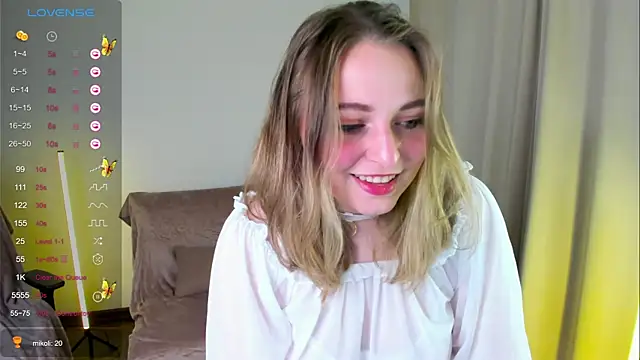 Snapshot of alysia_storm chatting on 10.03.25 alysia storm online show from 10.03.25