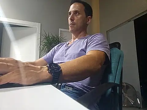 Snapshot of Lucas___81 chatting on 10.30.25 Lucas 81 online show from 10.30.25