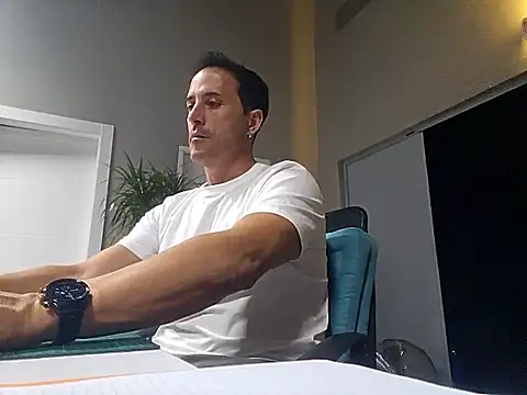 Snapshot of Lucas___81 chatting on 11.03.25 Lucas 81 online show from 11.03.25