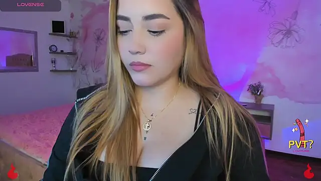 Snapshot of Lucia_star__ chatting on 02.16.25 Lucia star online show from 02.16.25