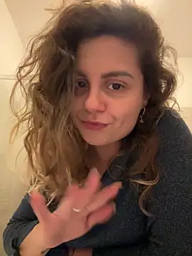 Snapshot of ItalianiMuli chatting on 02.15.25 ItalianiMuli online show from 02.15.25