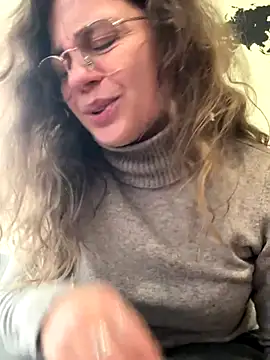 Snapshot of ItalianiMuli chatting on 12.02.25 ItalianiMuli online show from 12.02.25