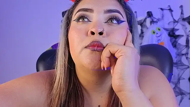 Snapshot of Agatha_humidity chatting on 10.04.25 Agatha humidity online show from 10.04.25