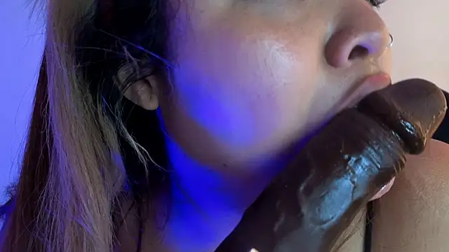 Snapshot of Agatha_humidity chatting on 12.21.25 Agatha humidity online show from 12.21.25