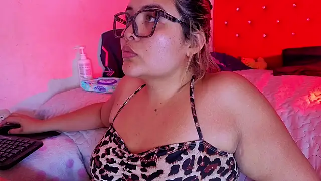 Snapshot of Agatha_humidity chatting on 04.27.26 Agatha humidity online show from 04.27.26