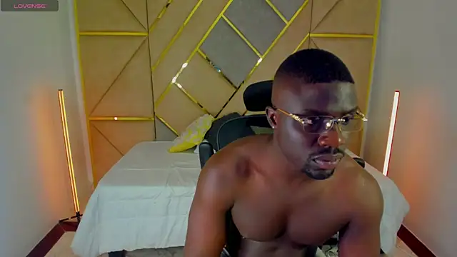 Latrellx7 online show from 12.04.25