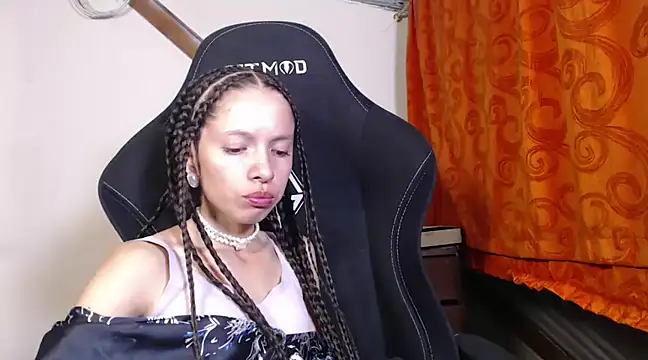 Snapshot of sweetdam12 chatting on 01.10.25 sweetdam12 online show from 01.10.25