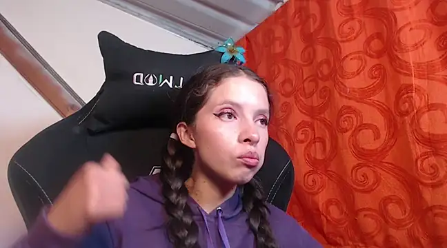 Snapshot of sweetdam12 chatting on 01.25.25 sweetdam12 online show from 01.25.25