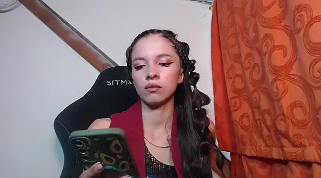 Snapshot of sweetdam12 chatting on 02.02.25 sweetdam12 online show from 02.02.25