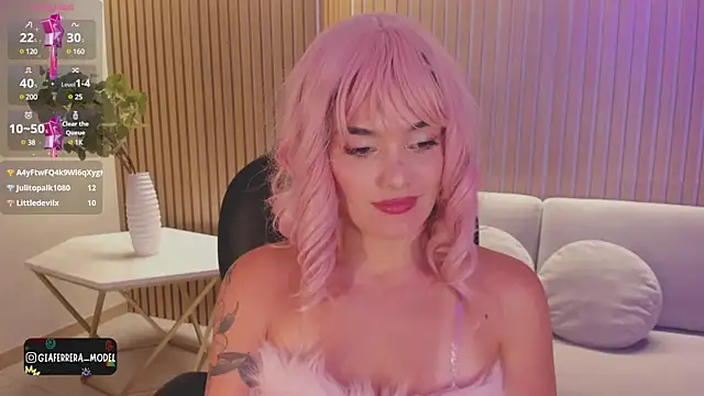 Snapshot of GiaFerrara chatting on 01.16.25 GiaFerrara online show from 01.16.25