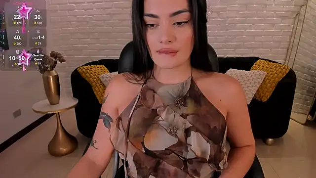 Snapshot of GiaFerrara chatting on 11.19.25 GiaFerrara online show from 11.19.25