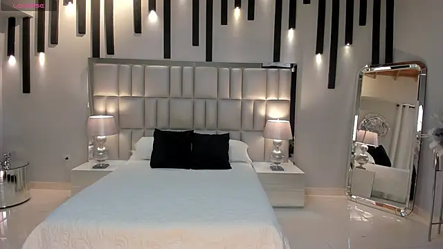 Snapshot of GiaFerrara chatting on 11.23.25 GiaFerrara online show from 11.23.25