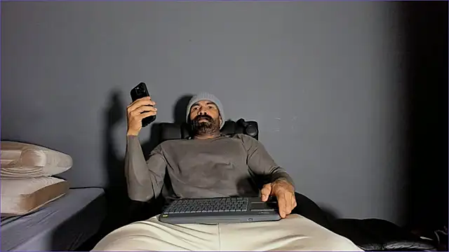 Snapshot of Brock_hurn1 chatting on 05.19.26 Brock hurn1 online show from 05.19.26
