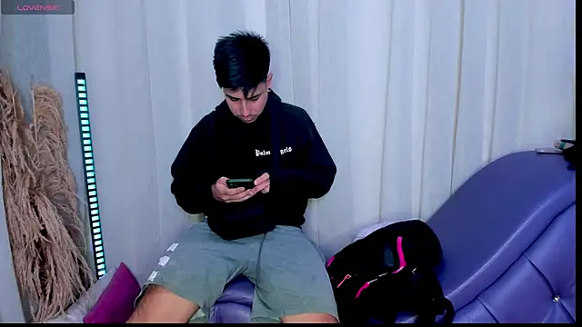 Yourslust  online show from 11.17.25