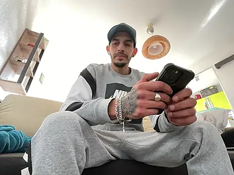 Rebeu313 online show from 02.15.25