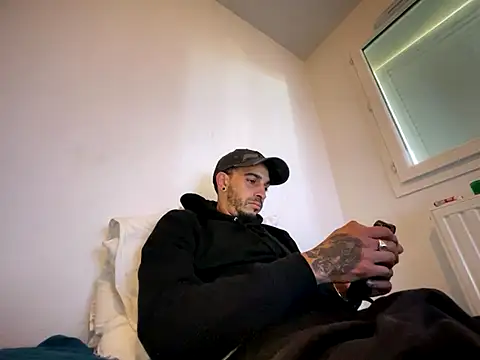 Rebeu313 online show from 10.18.25