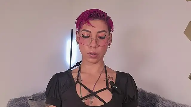 Snapshot of MiaMorgan_ chatting on 11.24.25 MiaMorgan online show from 11.24.25