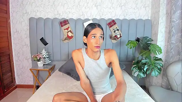 Snapshot of skyyfoxpraga chatting on 12.15.25 skyyfoxpraga online show from 12.15.25