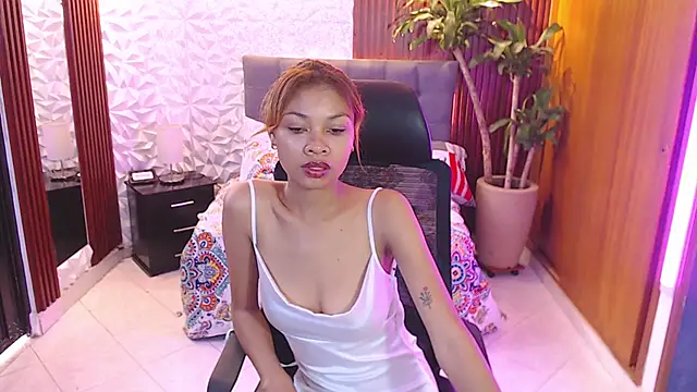 Snapshot of Perla_prg chatting on 02.07.25 Perla prg online show from 02.07.25