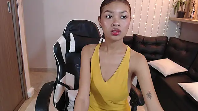 Snapshot of Perla_prg chatting on 02.17.25 Perla prg online show from 02.17.25