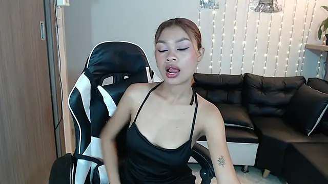 Snapshot of Perla_prg chatting on 02.21.25 Perla prg online show from 02.21.25