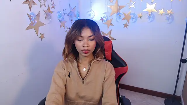 Snapshot of Perla_prg chatting on 10.10.25 Perla prg online show from 10.10.25