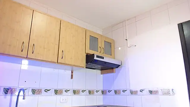 Snapshot of Perla_prg chatting on 10.23.25 Perla prg online show from 10.23.25