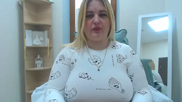 Snapshot of Doliss chatting on 02.04.26 Doliss online show from 02.04.26