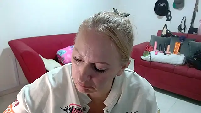 Snapshot of emperabigbootybigass chatting on 02.18.26 emperabigbootybigass online show from 02.18.26