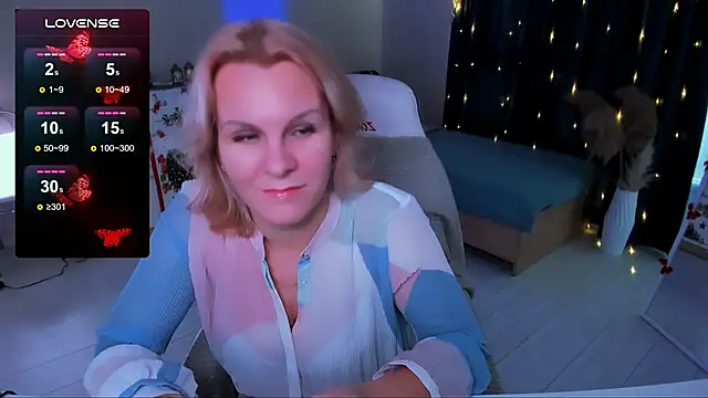 Snapshot of Louisa_Bay chatting on 01.04.25 Louisa Bay online show from 01.04.25