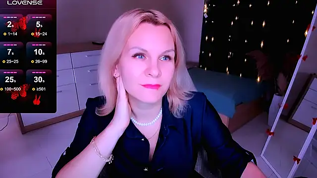 Snapshot of Louisa_Bay chatting on 01.25.25 Louisa Bay online show from 01.25.25