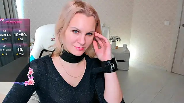 Snapshot of Louisa_Bay chatting on 02.04.25 Louisa Bay online show from 02.04.25