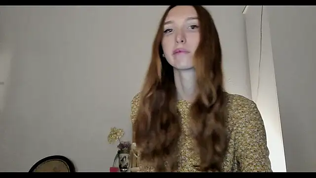 Snapshot of LisaIcon chatting on 10.20.25 LisaIcon online show from 10.20.25