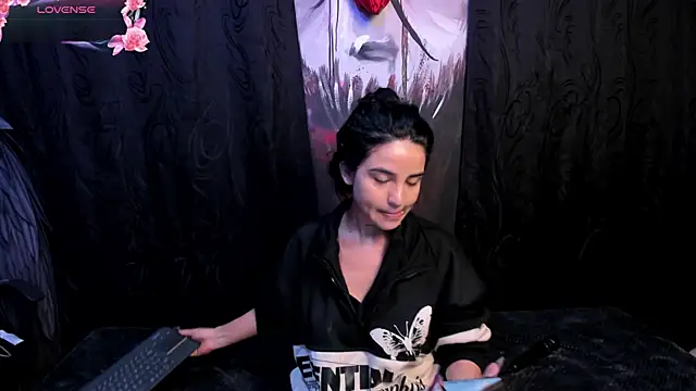 Snapshot of Kylie-fox chatting on 09.26.25 Kylie-fox online show from 09.26.25