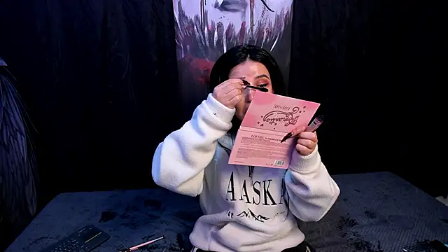 Snapshot of Kylie-fox chatting on 10.15.25 Kylie-fox online show from 10.15.25