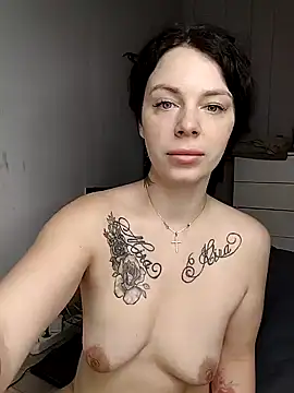 Lola Hale online show from 01.28.25