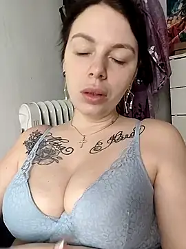 Lola Hale online show from 02.15.25