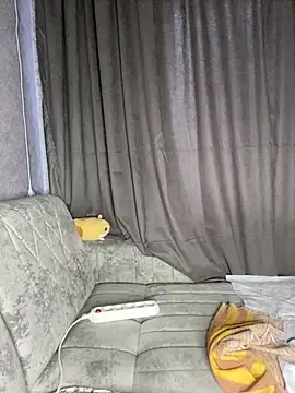 Lola Hale online show from 12.18.25