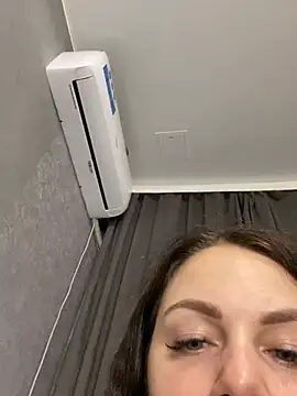 Lola Hale online show from 02.08.26