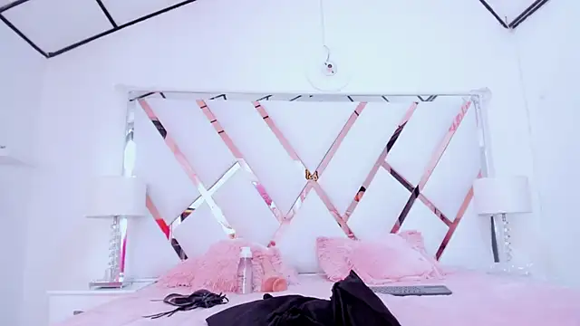 Snapshot of naughty__sara chatting on 02.08.25 naughty sara online show from 02.08.25