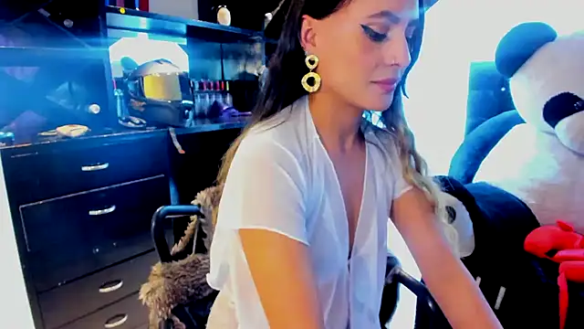 Snapshot of Coral_Gibson chatting on 02.01.25 Coral Gibson online show from 02.01.25