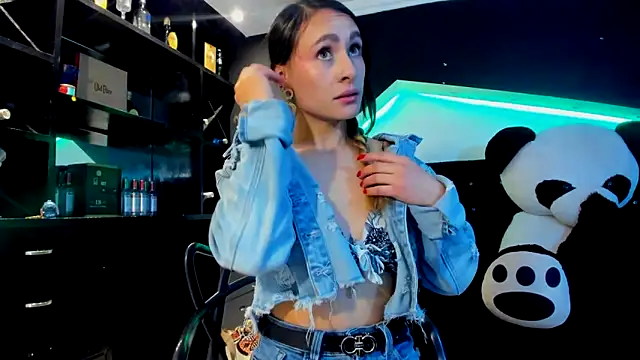 Snapshot of Coral_Gibson chatting on 03.07.25 Coral Gibson online show from 03.07.25