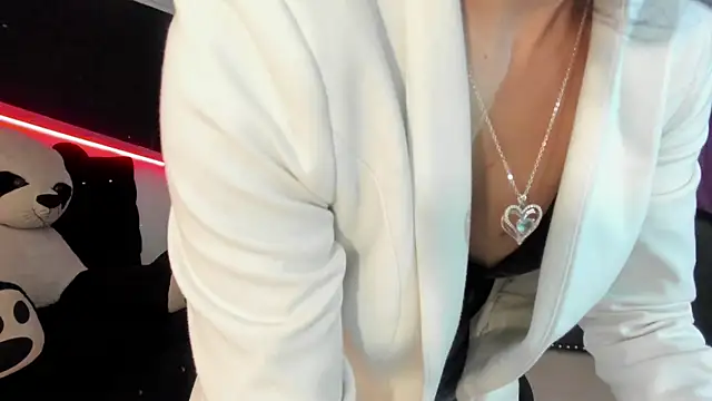 Snapshot of Coral_Gibson chatting on 09.10.25 Coral Gibson online show from 09.10.25