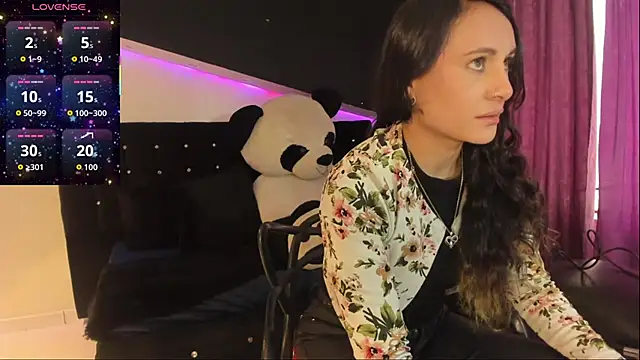 Snapshot of Coral_Gibson chatting on 11.28.25 Coral Gibson online show from 11.28.25