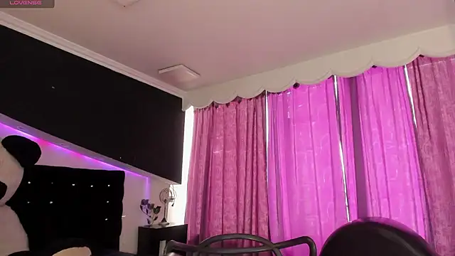 Coral Gibson online show from 02.07.26