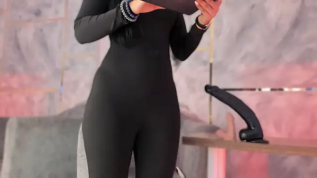 Ellaochoa online show from 12.15.25