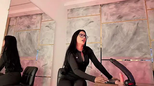 Ellaochoa online show from 02.02.26