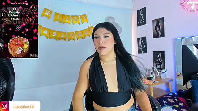 Snapshot of miavalentinaaa chatting on 01.28.25 miavalentinaaa online show from 01.28.25