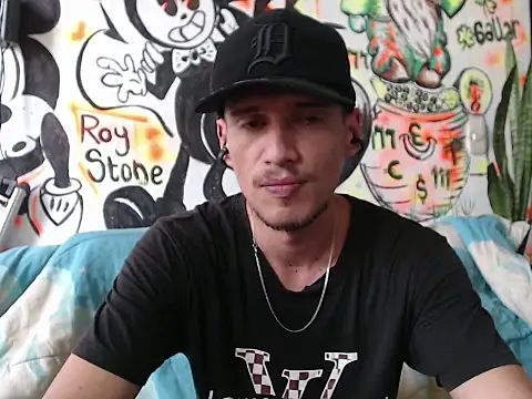 Snapshot of roystonee01 chatting on 09.16.25 roystonee01 online show from 09.16.25